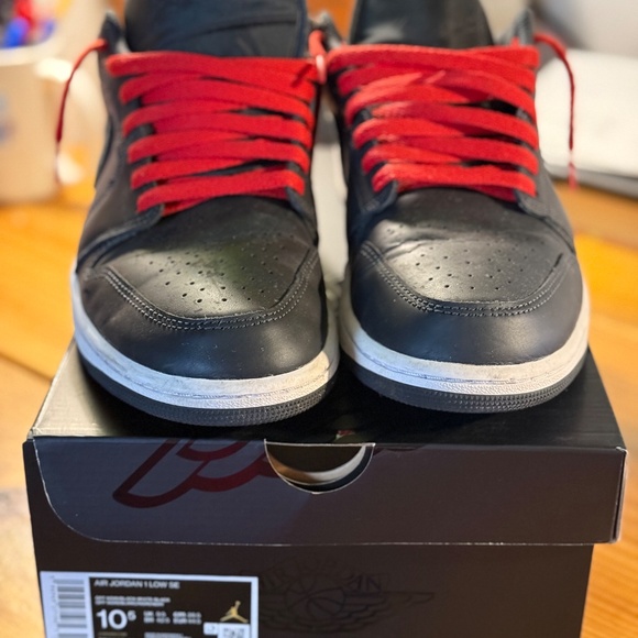 WORN - GREAT CONDITION - MENS 10.5 - AIR JORDAN LOW SE - ELEPHANT PRINT BLK NIKE main image 5